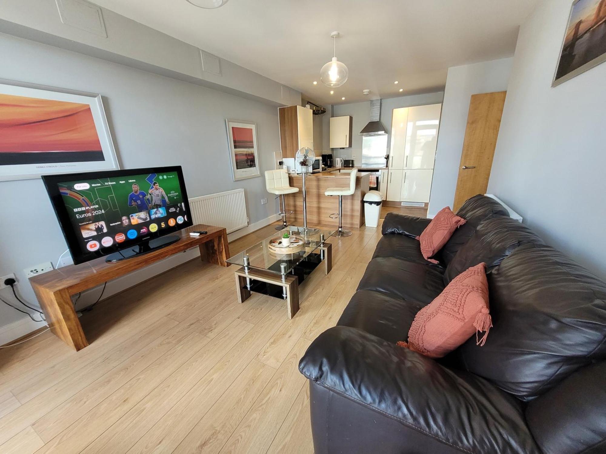 Lesley Court- A Lovely Spacious 2 Bedroom Apartment By Catchpole Stays Chelmsford Exterior foto